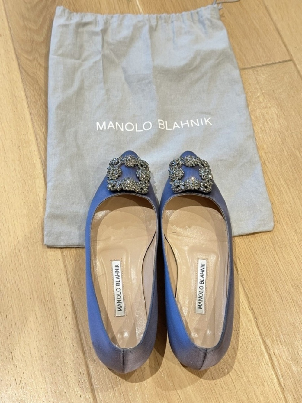 manolo blahnik hangisi flat
